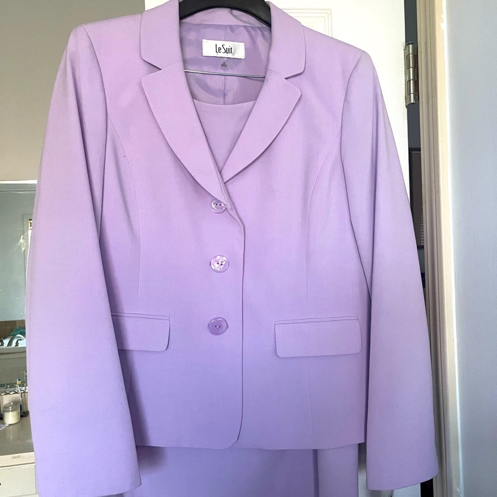 Le Suit skirt suit set, lavender. New with tags!